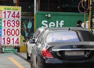 전국 주유소 기름값 2주 연속 하락…다음주도 내린다
