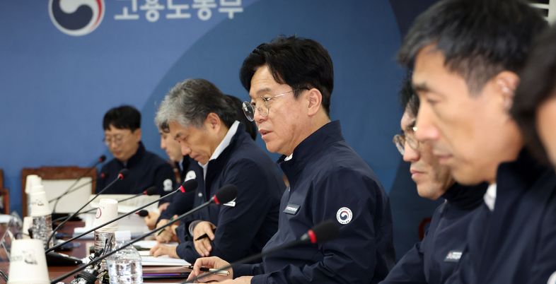 산재전쟁·노란봉투법 본격 시작…정년연장은 해 넘기는 숙제로 [2025 정책뷰]