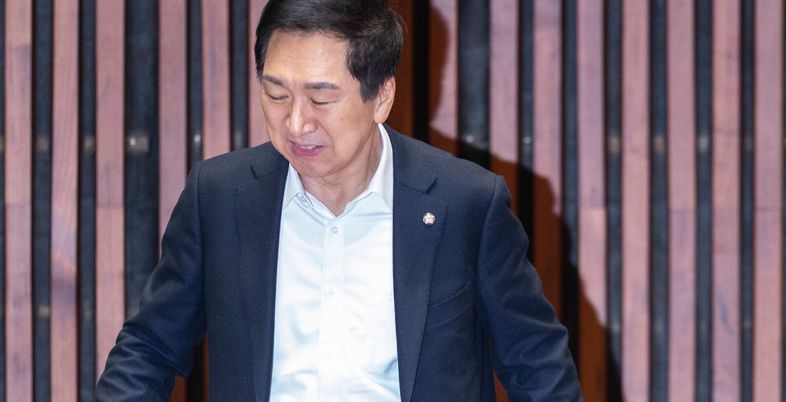 김건희특검, '로저비비에 가방 선물' 관련 김기현 피의자 소환