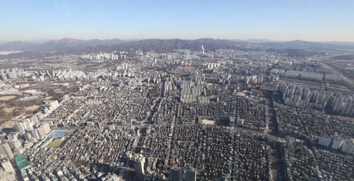 국토균형발전 ‘무색’…부동산, 양극화 넘어 초양극화로 [2025 결산②]