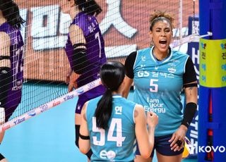 ‘실바 45점 괴력’ GS칼텍스, 풀세트 접전 끝에 흥국생명 제압