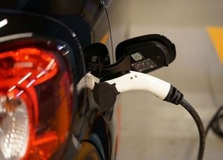 [속보] 의정부 아파트 지하주차장서 주행 중 전기차 폭발…운전자 부상