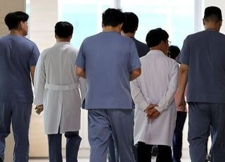 의사 공백, 줄이고 줄여도 '1만명'…의대 증원 논의 재점화