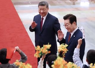 李대통령, 시진핑 만나 "이번 정상회담, 한중관계 전면 복원 결정적 계기"