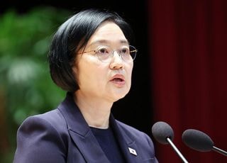 한성숙 총리, 취임 첫날에 "경제 여전히 위기…고유가·고환율에 금리 부담"