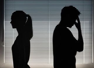 "바람난 아내를 굳이 따라간다는 아이들, 어떻게 해야 하나요" [사연&amp;]