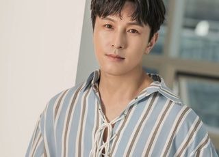 "소속사 없이 간다"…김동완, 홀로서기 선언