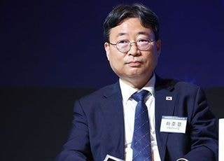청와대 경제수석 "李정부 '3대 메가프로젝트', 박정희 산업화와 비견될 규모"