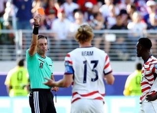 백악관, 발로군 구하기 나섰나...FIFA 접촉설 논란