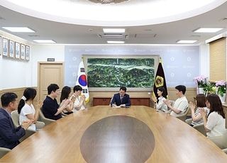 임만균 서울시의회 의장, '연 1일 직원 자기돌봄 특별휴가' 1호 결재 안건 처리