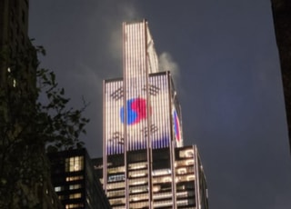 JP모건 본사에 태극기가?...뉴욕 맨해튼 밤 밝힌 이유