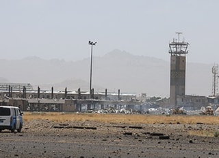 예멘 수도 사나 공항 피격…후티 “사우디 짓, 반드시 보복”