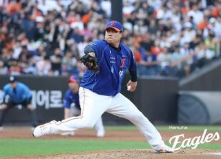 ‘한미 통산 2500탈삼진’ 류현진 대기록에도 웃지 못한 한화