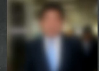 "몸에 발라 핥아먹는 술, 여자가 따라야 맛있지" 70대 전직 국회의원의 만행