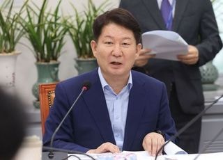 권영진, '멱살' 사태 사과했지만 당내 반발 여전…징계 수순 가나