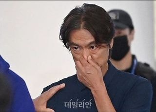 ‘법카도 문제’ 홍명보 감독, 자택 인근서 1406만원 긁었다…교육 후에도 결제