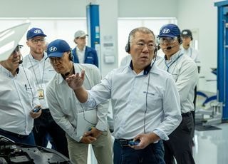 정의선 회장, 현대차 브라질공장 찾았다…中 공세에 현지화 강화