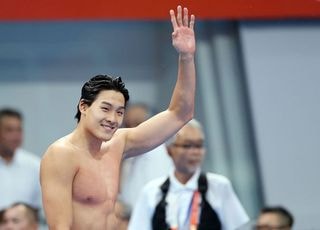‘수영 괴물’ 김영범, 자유형 50m 예선 1위로 결승행…지유찬 3위